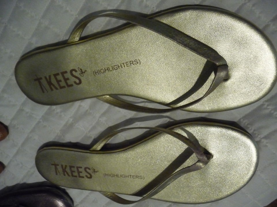 TKEES gold highlighters size 6 thongs some of the gold has worn away