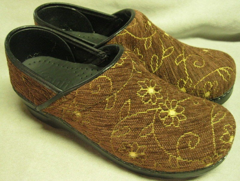 New Sanita Clogs Brown Brocade Size 38