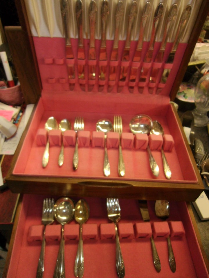 ONEIDA COMMUNITY QUEEN BESS TUDOR PLATE SILVERPLATED 46 PIECE SET 1946