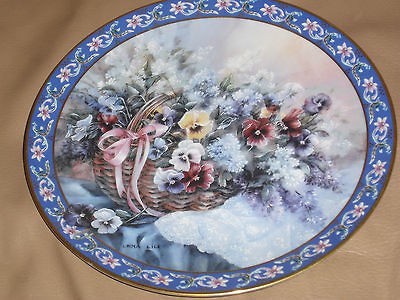 LENA LIUS BASKET BOUQUETS   FABULOUS PANSIES COLLECTOR PLATE