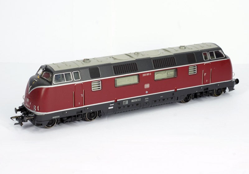 ROCO PLATIN 63932 HO H0 Diesel Locomotive DB V220 001 2