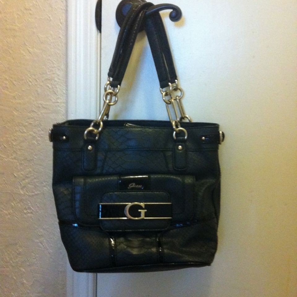 GUESS FALLON BUCKET TOTE HANDBAG EUC