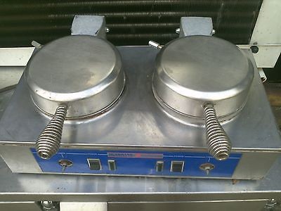 Waffle Baker Iron 1 Round Works Well / 1 Missing Part Waffle Plate+ 