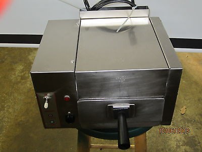 COMMERCIAL GRADE FOOD STEAMER BY ROUNDUP