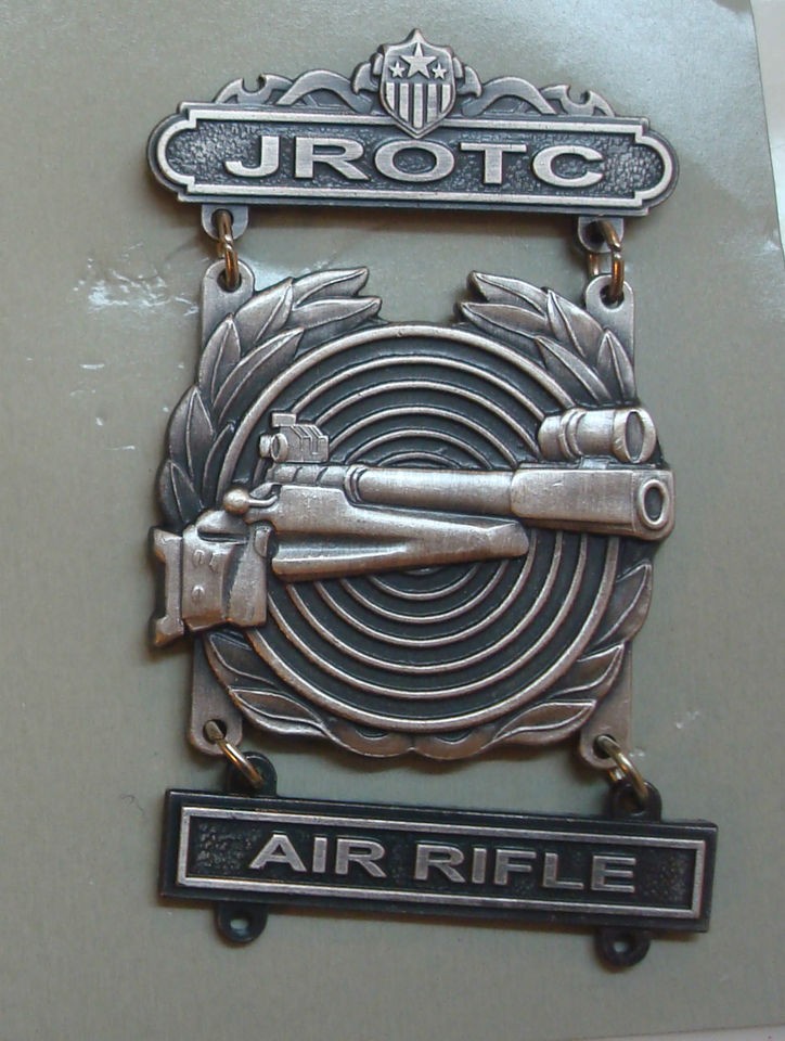 ARMY JUNIOR ROTC DISTINGUISHED BADGE, WITH AIR RIFLE BAR,2.75 INCHES 
