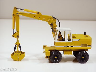 Liebherr 912 Wheel Excavator w/ Clam   1/50   Conrad #2822   N.Mint