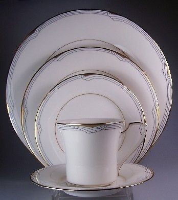 NORITAKE GOLDEN COVE #7719 FIVE PIECE PLACE SETTINGS