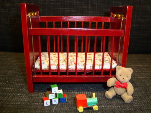 DOLLS HOUSE FURNITURE CRIB COT NURSERY TOYS SET MAHOGANY DROP DOWN 