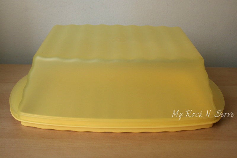 tupperware bread keeper in Contemporary (1970 Now)