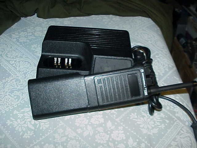 NICE MOTOROLA SABER IE UHF & SECURENET W/ANT. BATTERY & CHARGER,