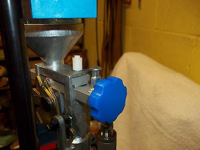 THREE BLUE ROSETTE KNOB TO ADJUST DILLON 550 POWDER MEASURE