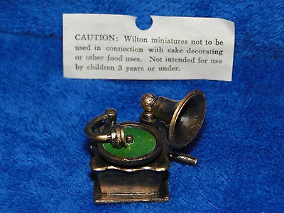 NEW VINTAGE WILTON MINIATURE PHONOGRAPH 1318 280 1/2 TALL 