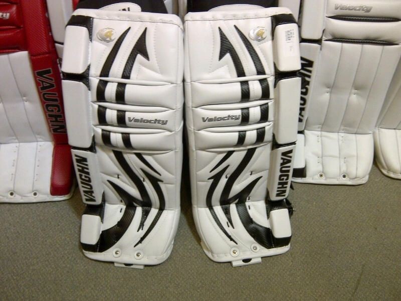 New Vaughn V4 Velocity 7250 Ice Hockey Goalie Leg Pads Jr 26+1