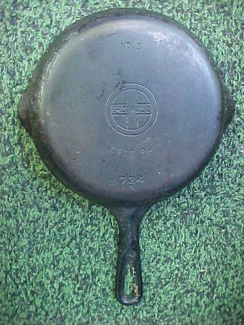 GRISWOLD # 5 SKILLET FRYING PAN PIN 724 K FLAT NO CRACKS PITTING CAST 