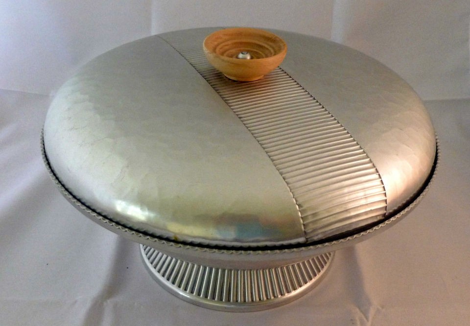 VINTAGE SIGNED CONTINENTAL WROUGHT ALUMINUM CORDUROY SERVING DISH ART 