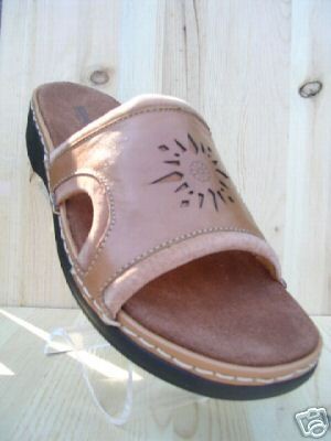 minnetonka sandals classi c cut out slide sand 9m time