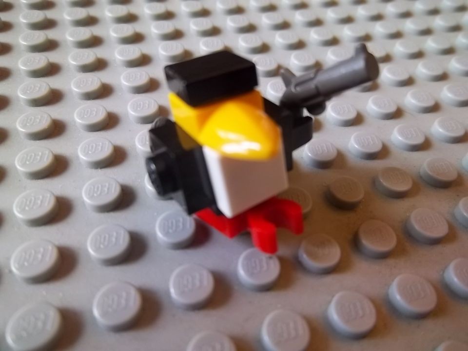 NEW LEGO BATMAN MINIFIGURE MINI PENGUIN/ HENCHMAN