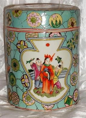   FAMILLE ROSE COVERED JAR/TEA CADDY RED MARKS FOO DOG/FAMILY SCENE