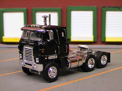   TRANSTAR II CAB OWNER OPERATOR SEMI TRUCK 1/64 BLACK&SILVER