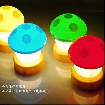   Fashion Mini Warm Mushroom Clap Lamp Small Night Light Berth Lamp