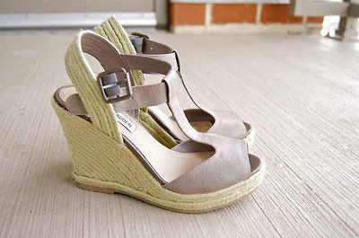   MADDEN WADE WEDGE SANDAL Leather T strap in Taupe Sizes 9 & 10 NEW