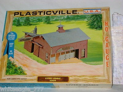 PLASTICVILLE OLD WEST *LIVERY STABLE* & BLACKSMITH SHOP Kit #2909 HO 