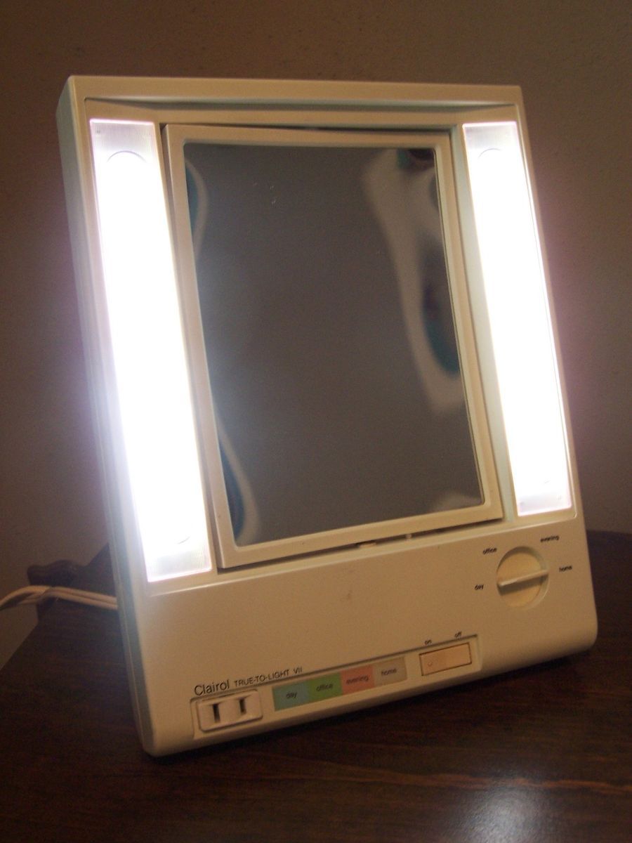    CLAIROL TRUE TO LIGHT VII MAKEUP MIRROR LIGHTED MAGNIFIED LM7 OUTLET