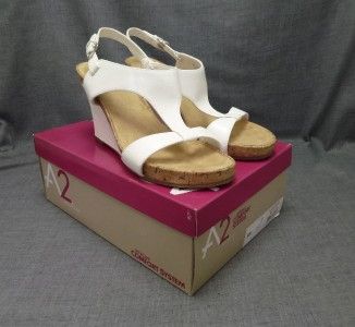 New Plush Above A2 Aerosoles Womens 9M Wedge Sandal White Leather Shoe 
