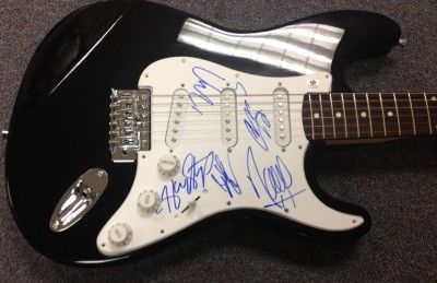 ONE DIRECTION SIGNED GUITAR RARE  WOW  HARRY LIAM + GAI 