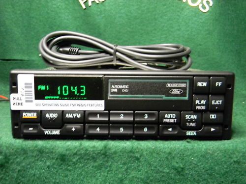   Lincoln Pac Premium Tape Radio  iPod SAT Aux F4SF 19B165 AC