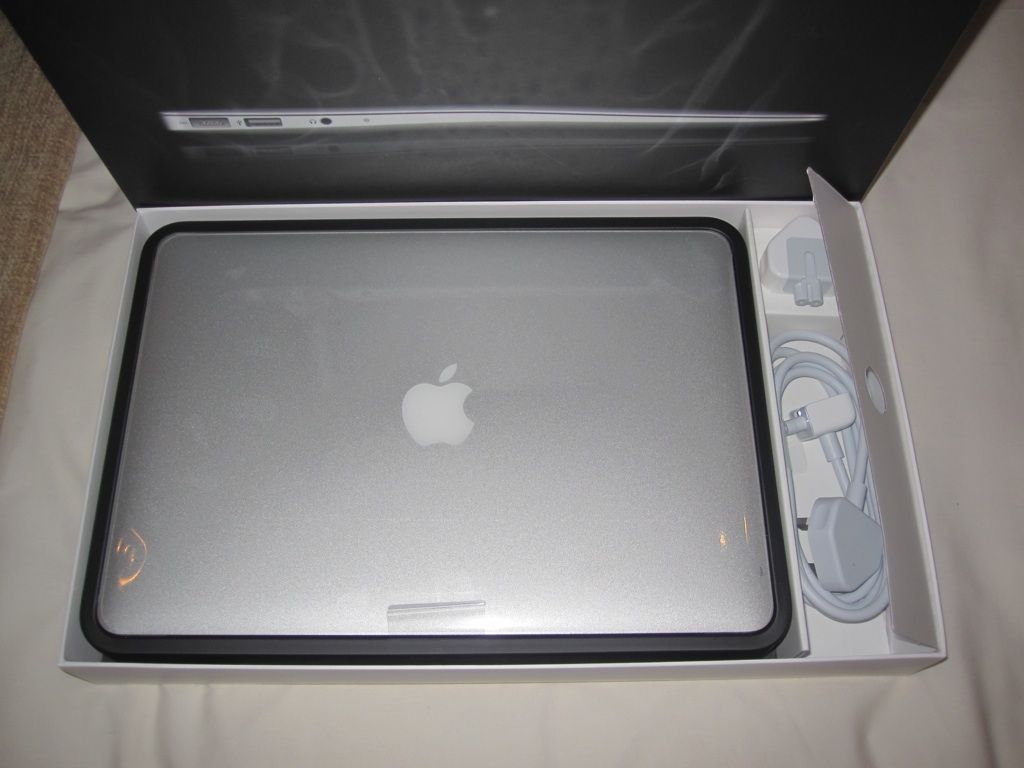 BOXED APPLE MACBOOK AIR 13.3 (Mid 2011) 1.8GHz i7 4GB 256GB 