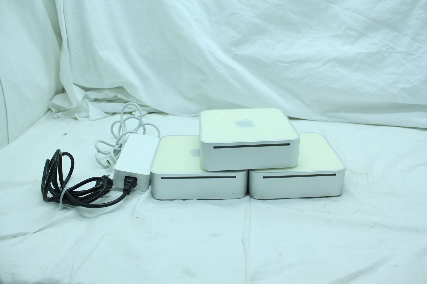 Lot of (3) Apple Mac Mini G4 Desktop Computer A1103 1.25Ghz/512MB/40GB 