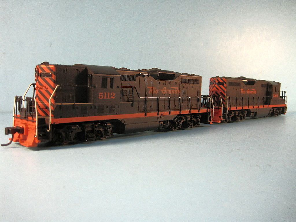 Two HO Atlas Kato Rio Grande DRGW GP 9 Locomotives No 5100 and 5112 
