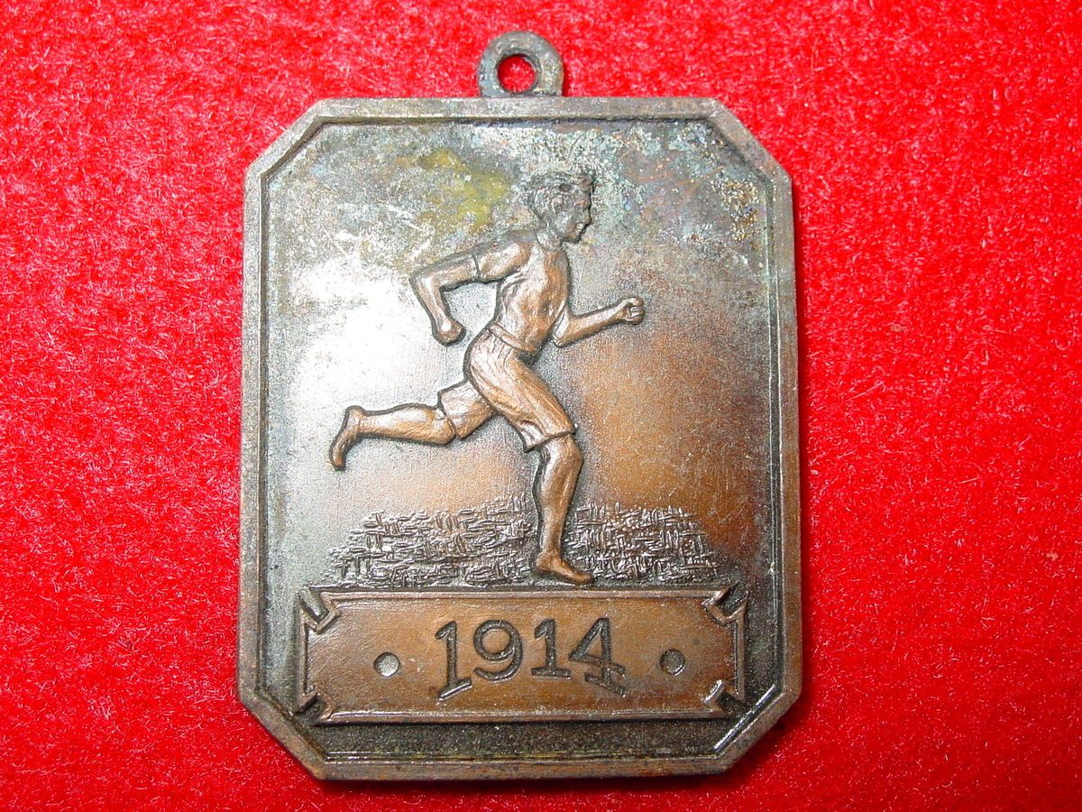 1914 ATHLETIC CARNIVAL OFFICIAL MEDAL RUNNING TRACK AND FIELD