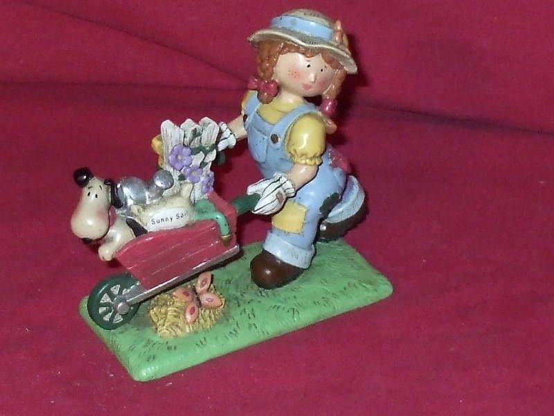 GARDEN PALS MINIATURE FIGURINE NAT HOME GARDENING CLUB GIRL W A WHEEL 