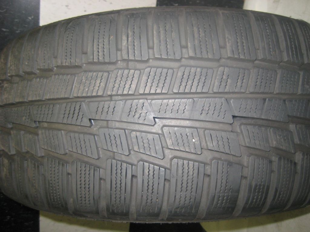 ONE NOKIAN WR G2 245/40/18 97V TREAD 8/32 ~FAST SHIPPING~