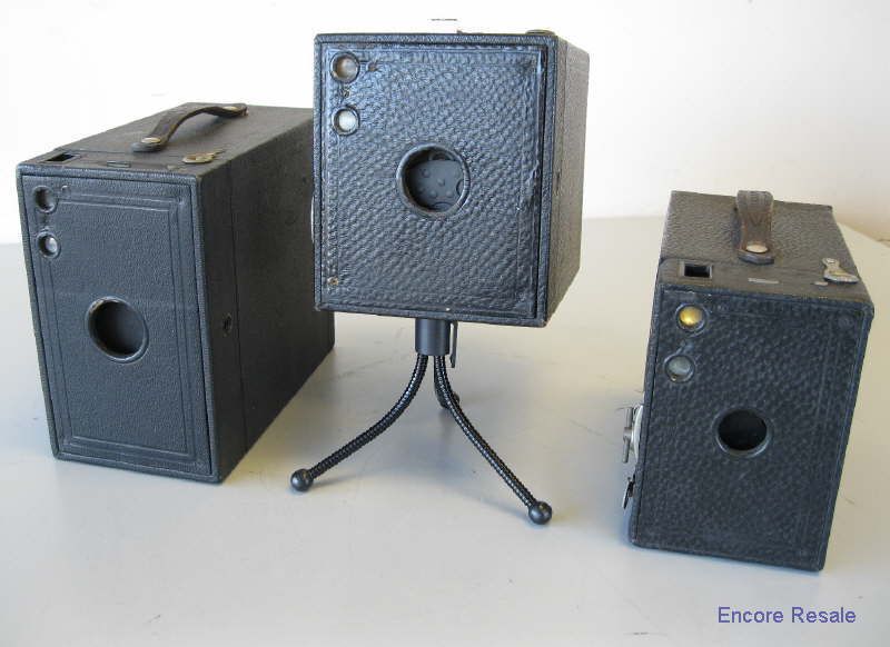   ANTIQUE KODAK BROWNIE BOX CAMERAS NO 2 (116) / 2c (130) / 3 (124