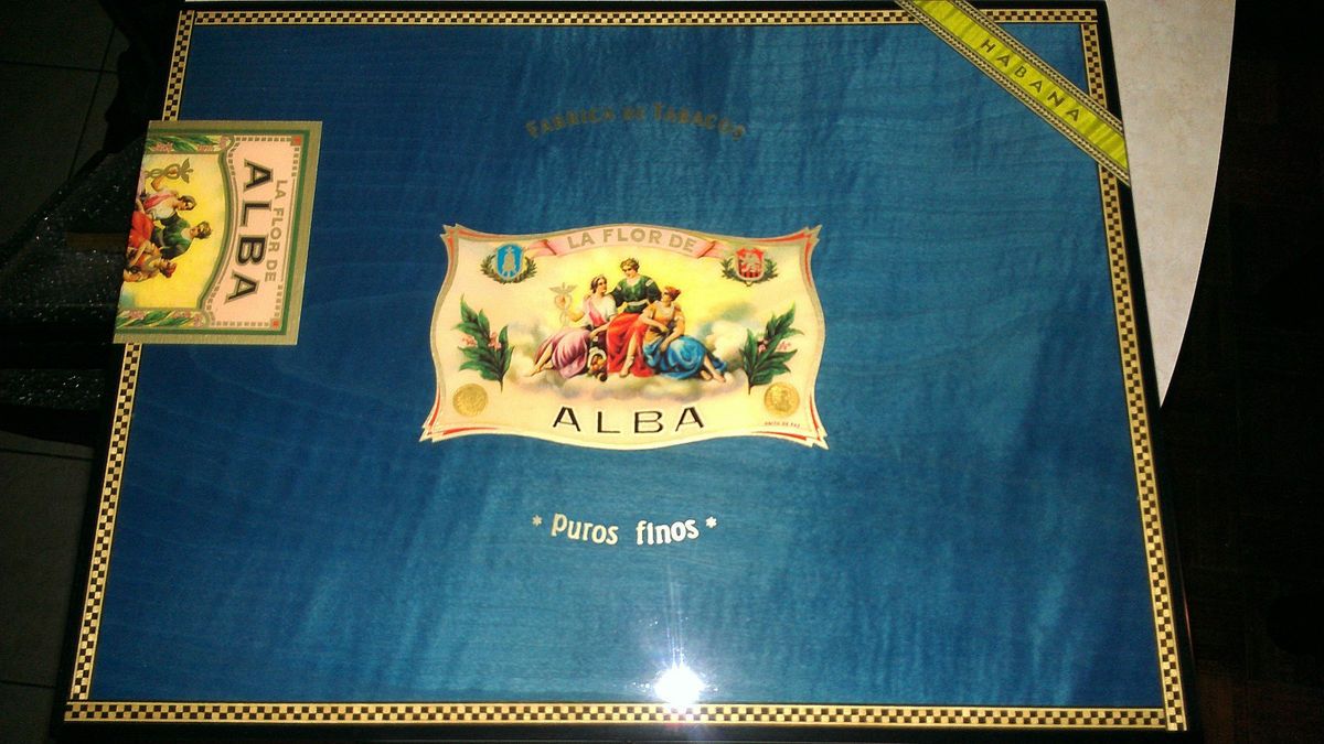 ELIE BLEU FLOR DE ALBA 200 COUNT BLUE CIGAR HUMIDOR MINT CONDITION NO 