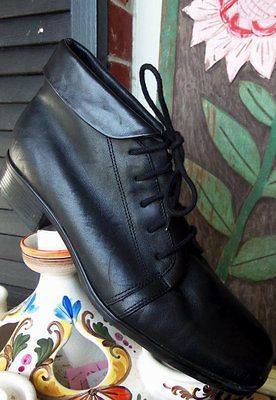 VTG 90s 8.5 Black Leather Cuff Ankle Lace Up Granny Boots Indie 