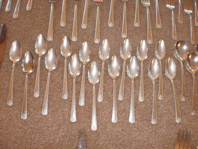   Set Oneida Prestige Nobility Bordeaux Silverplate Flatware