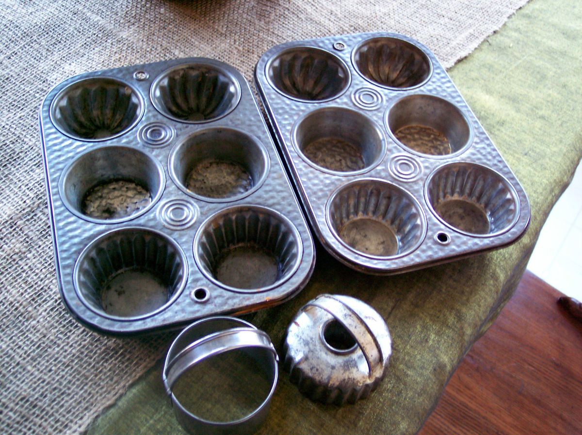  Old Muffin Tins Doughnut Cutter Biscuit Cutter