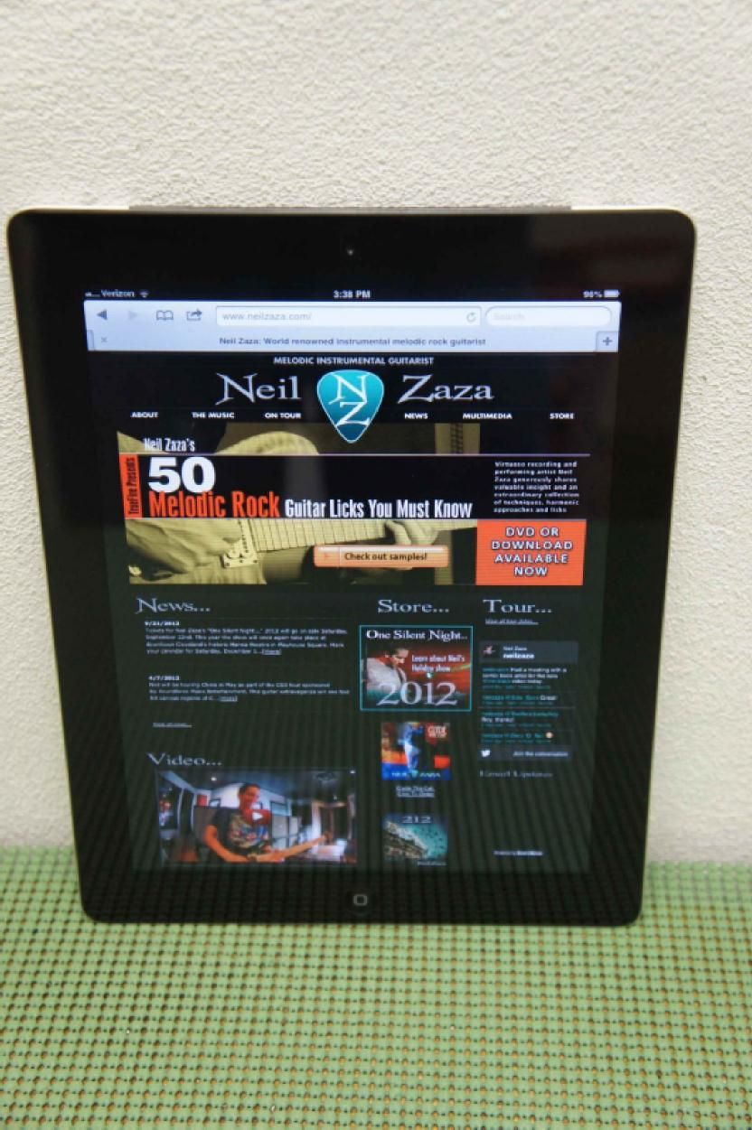 Apple iPad2 16GB MC755LL  A1397 Wi Fi 9 7 Tablet  