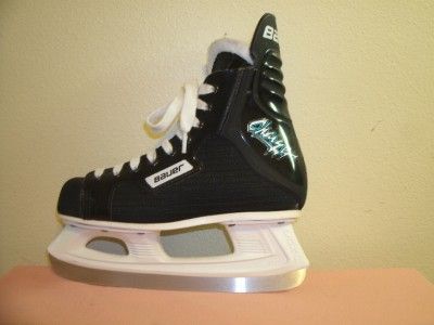 BOYS BAUER CHARGER YOUTH ICE HOCKEY SKATES SIZE 4 D YOUTH U.S.A.