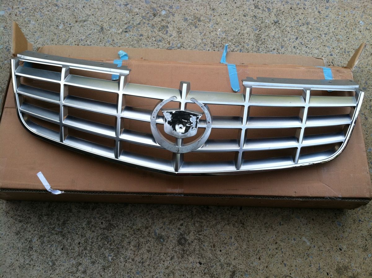 06 10 Cadillac DTS w O Cruise Control Grille No Emblem