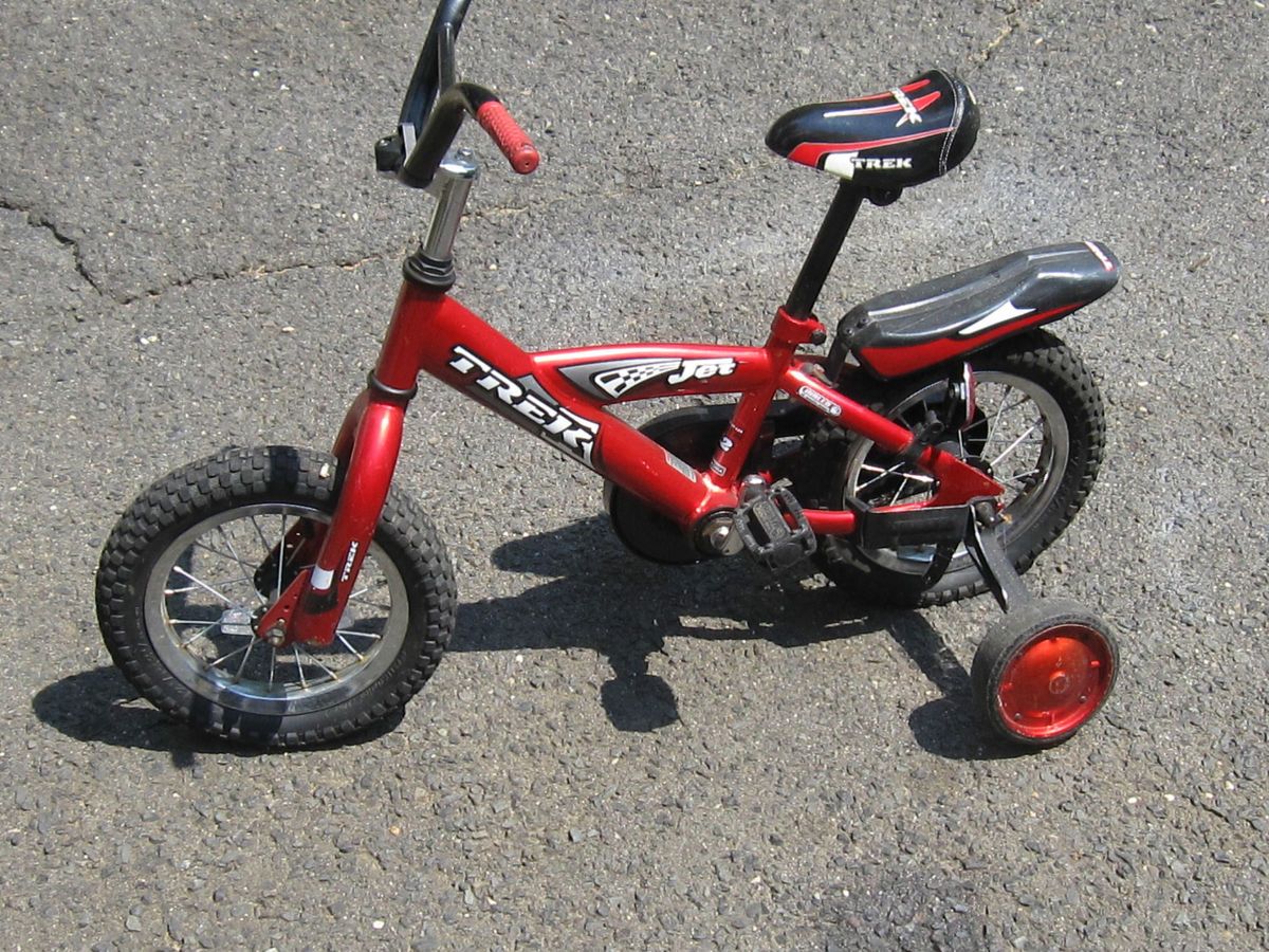 CHILDRENS TREK JET 12 BIKE RED TOP OF THE LINE FOR KIDS BICYCLES