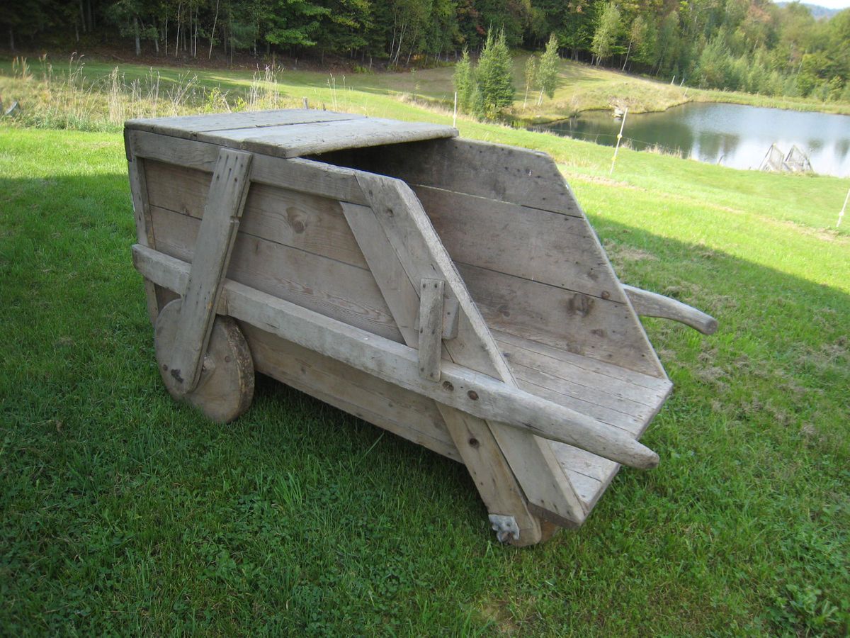 ANTIQUE VTG WHEELBARROW GARDEN FLOWER APPLE CART STORE SHOP DISPLAY