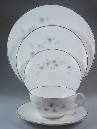 Royal Doulton Thistledown H4993 5 Piece Place Setting