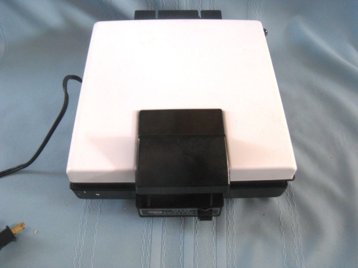 DAZEY SHORT ORDER CHEF WAFFLE BAKER GRIDDLE SANDWICH MAKER MODEL