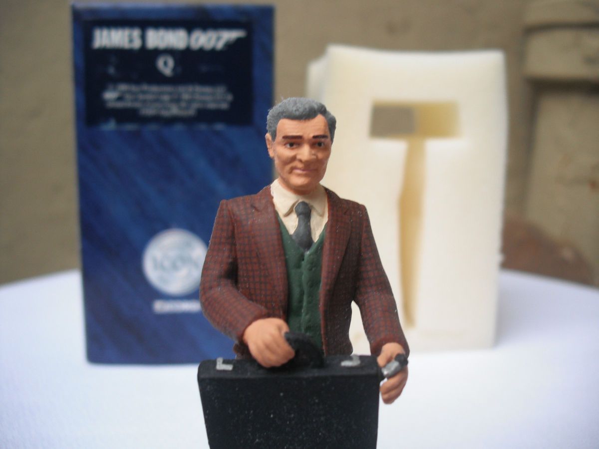 JAMES BOND CORGI ICON Q 007 F04191 RARE FIGURE DESMOND LLEWELYN