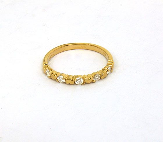 New Authentic Hearts on Fire 18K Diamond Bar Heart Ladies Band Ring